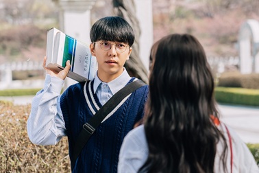 Lee Seung Gi "quen mà lạ" trong Quán Cà Phê Luật trên FPT Play sau 10 năm