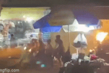 Điều tra nhóm người phóng xe máy ném "bom xăng" gây náo loạn ở TPHCM