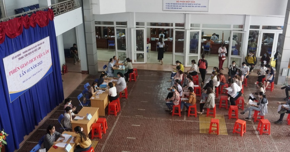 Cần nhiều giải pháp giúp người lao động dân tộc thiểu số tìm việc làm - 2 Cần nhiều giải pháp giúp người lao động dân tộc thiểu số tìm việc làm - 2