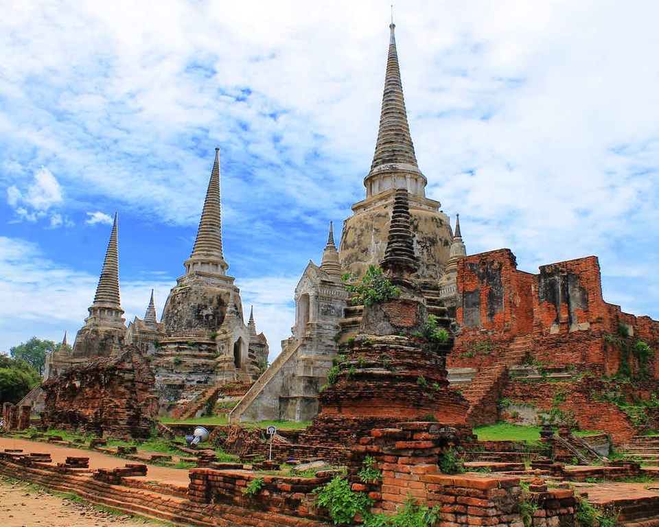 Đầu tượng Phật 700 năm tuổi được rễ cây chằng chịt ôm trọn - 2 Đầu tượng Phật 700 năm tuổi được rễ cây chằng chịt ôm trọn - 2