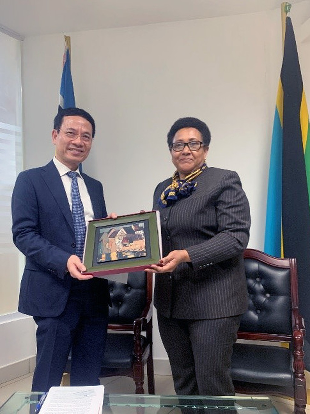 Đoàn đại biểu Đảng ta kết thúc tốt đẹp chuyến thăm và dự Đại hội Đảng Cách mạng Tanzania - 2 Đoàn đại biểu Đảng ta kết thúc tốt đẹp chuyến thăm và dự Đại hội Đảng Cách mạng Tanzania - 2