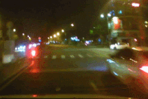 Tình huống xe cứu thương suýt gây tai nạn khi vượt đèn đỏ gây tranh cãi