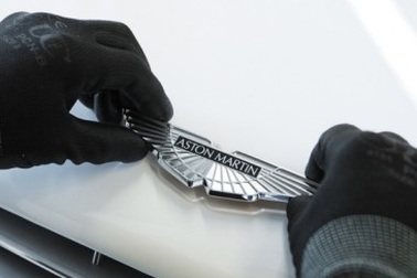 Aston Martin "nẫng" lãnh đạo của Nissan