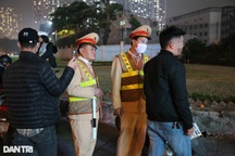 Uống rượu tân gia, nam bác sĩ vi phạm nhưng không chịu "thổi cồn"