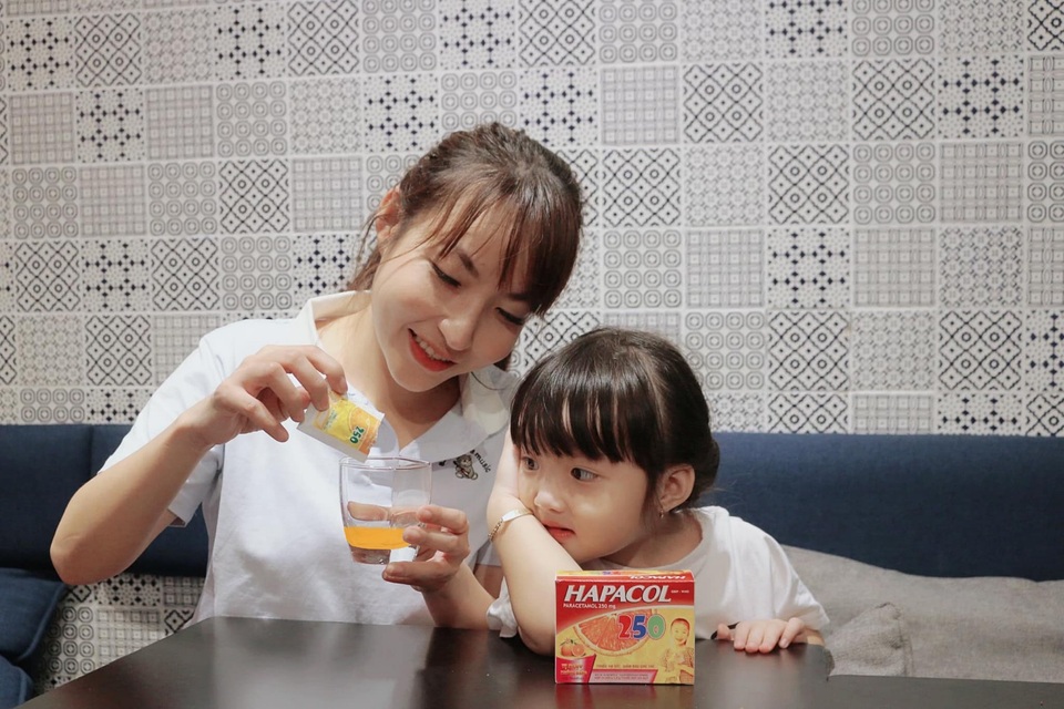 Nghe các hotmom kể chuyện con bị sốt và gói thuốc mùi cam vị ngọt - 2 Nghe các hotmom kể chuyện con bị sốt và gói thuốc mùi cam vị ngọt - 2