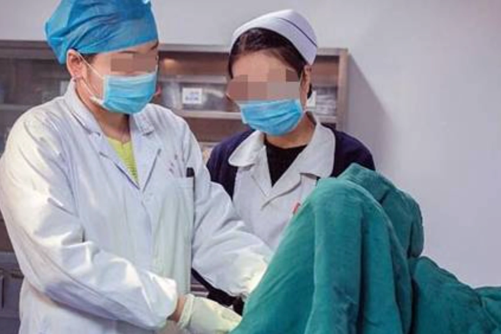 Người phụ nữ 38 tuổi đi tháo vòng, khám xong bác sĩ gọi ngay cho cảnh sát - 1 Người phụ nữ 38 tuổi đi tháo vòng, khám xong bác sĩ gọi ngay cho cảnh sát - 1