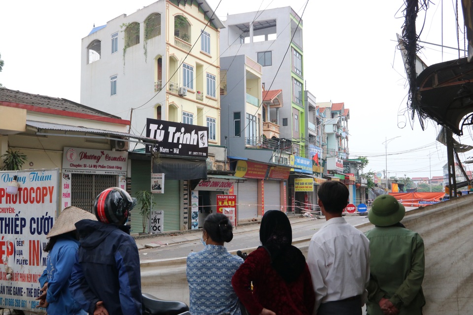 Thẫn thờ nhìn hố tử thần nuốt cả mấy ngôi nhà tầng - 12