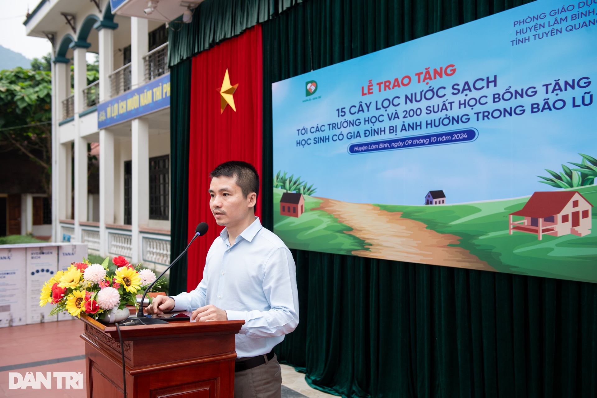 Trao những phần quà đặc biệt tới 200 học sinh và các trường tại Tuyên Quang - 3 Trao những phần quà đặc biệt tới 200 học sinh và các trường tại Tuyên Quang - 3