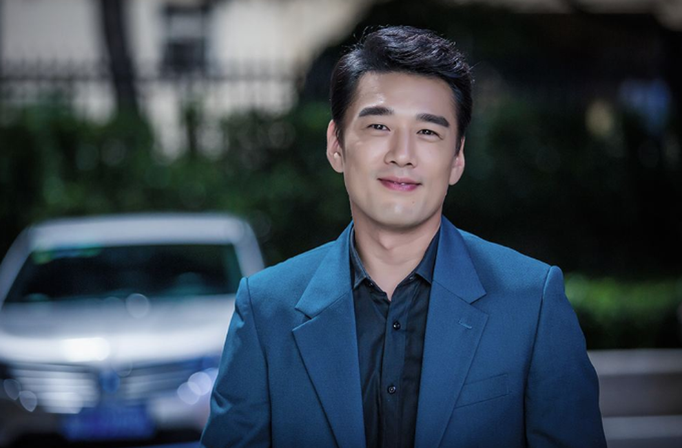 Tài tử điển trai vì thuê nhà mà phải... lấy cả bà chủ nhà - 2 Tài tử điển trai vì thuê nhà mà phải... lấy cả bà chủ nhà - 2