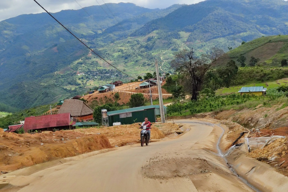 Hơn 15 năm, thôn nghèo phải dời làng 3 lần vì sạt lở - 4 Hơn 15 năm, thôn nghèo phải dời làng 3 lần vì sạt lở - 4