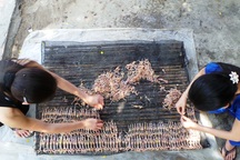 Mưa 2 ngày “khô vũ nữ chân dài”… không có hàng để bán