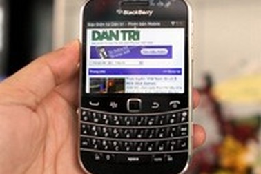 Blackberry Bold 9900 chính hãng giá gần 16 triệu đồng