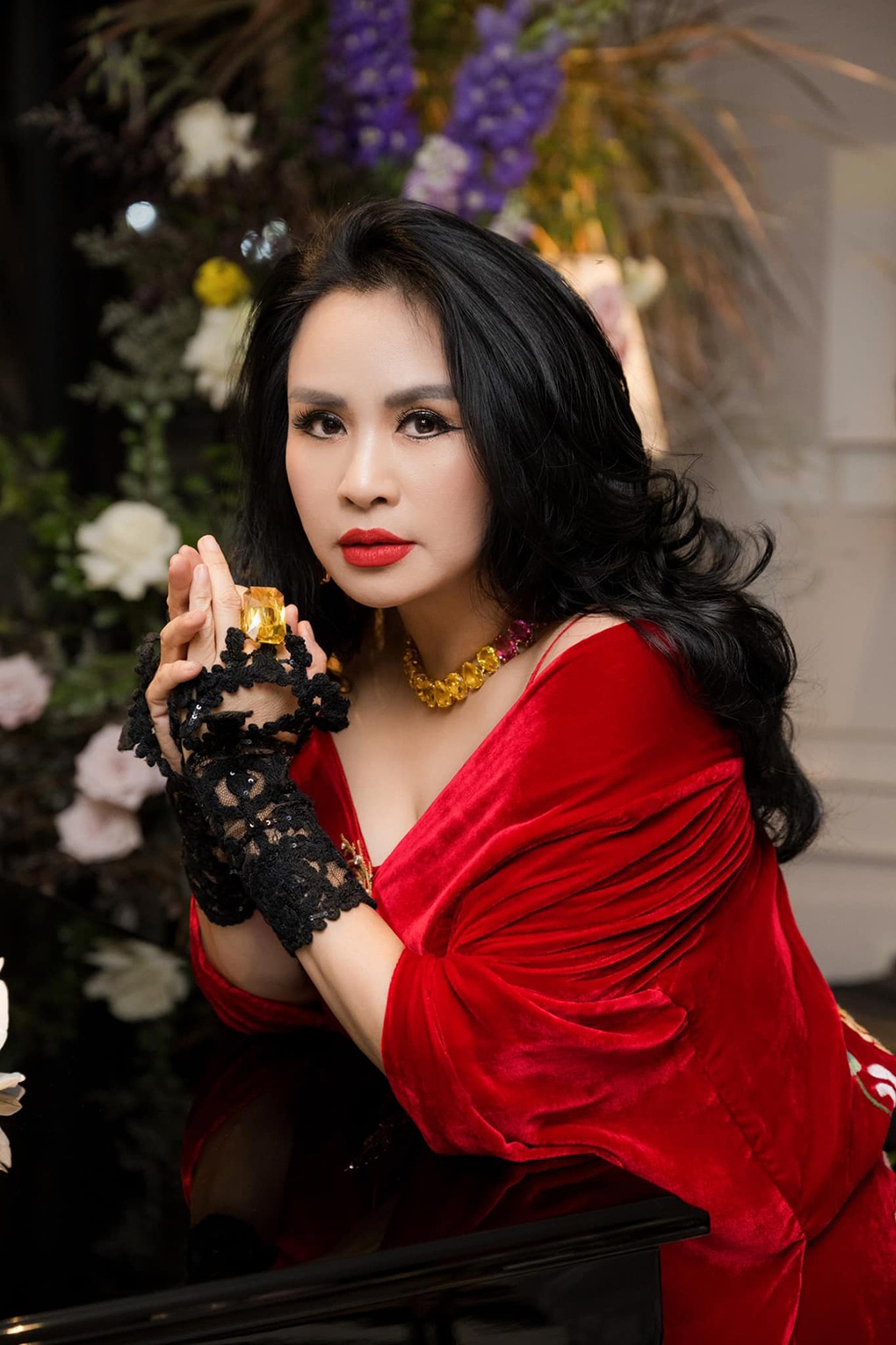 NSND Thanh Lam từng vướng tin đồn chia tay, vẫn gợi cảm dù đã 55 tuổi - 5 NSND Thanh Lam từng vướng tin đồn chia tay, vẫn gợi cảm dù đã 55 tuổi - 5