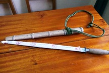 Cha ruột dùng kiếm đâm chết con trai rồi ăn lá ngón tự tử