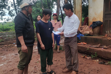 Sét đánh trúng chòi rẫy, 2 người tử vong, 2 người văng xa 3m