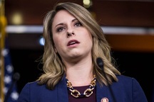 Nghị sĩ Mỹ từ chức vì quan hệ "không phù hợp" với cấp dưới, bị tung ảnh khỏa thân