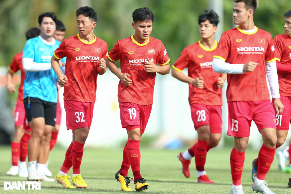 Quang Hải thu hút sự chú ý trong buổi tập cùng đội tuyển Việt Nam - 3 Quang Hải thu hút sự chú ý trong buổi tập cùng đội tuyển Việt Nam - 3