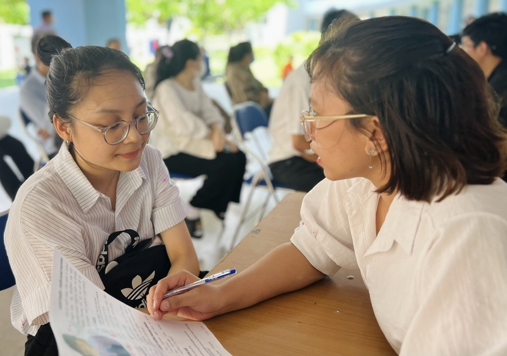 Thất nghiệp, cử nhân bằng giỏi méo mặt được chào lương... 2,9 triệu đồng - 1 Thất nghiệp, cử nhân bằng giỏi méo mặt được chào lương... 2,9 triệu đồng - 1