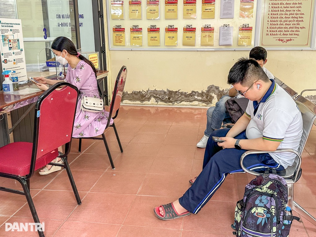 Nghỉ lễ 30/4, nữ cán bộ phường giật mình với cuộc điện thoại lúc nửa đêm - 2 Nghỉ lễ 30/4, nữ cán bộ phường giật mình với cuộc điện thoại lúc nửa đêm - 2