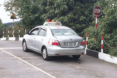 "Mẹo" nhỏ giúp ghi điểm tối đa bài sa hình thi bằng lái xe ô tô B2