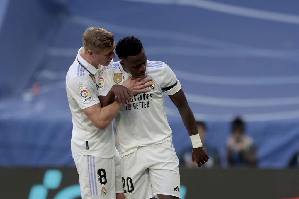 Vinicius tỏa sáng, Real Madrid quyết bám đuổi Barcelona tại La Liga - 1 Vinicius tỏa sáng, Real Madrid quyết bám đuổi Barcelona tại La Liga - 1