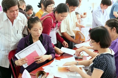 Chế độ nâng lương, thi tuyển viên chức với nhân viên hợp đồng