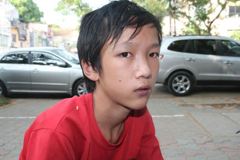 Nhiều tấm lòng sẻ chia với “cậu bé đánh giày”