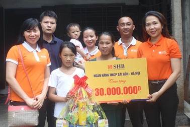 Bạn đọc xây nhà, tặng xe… giúp người mẹ suy thận nuôi 3 con thơ