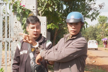 Vợ cảnh giới cho chồng đột nhập nhà dân trộm tiền tỷ