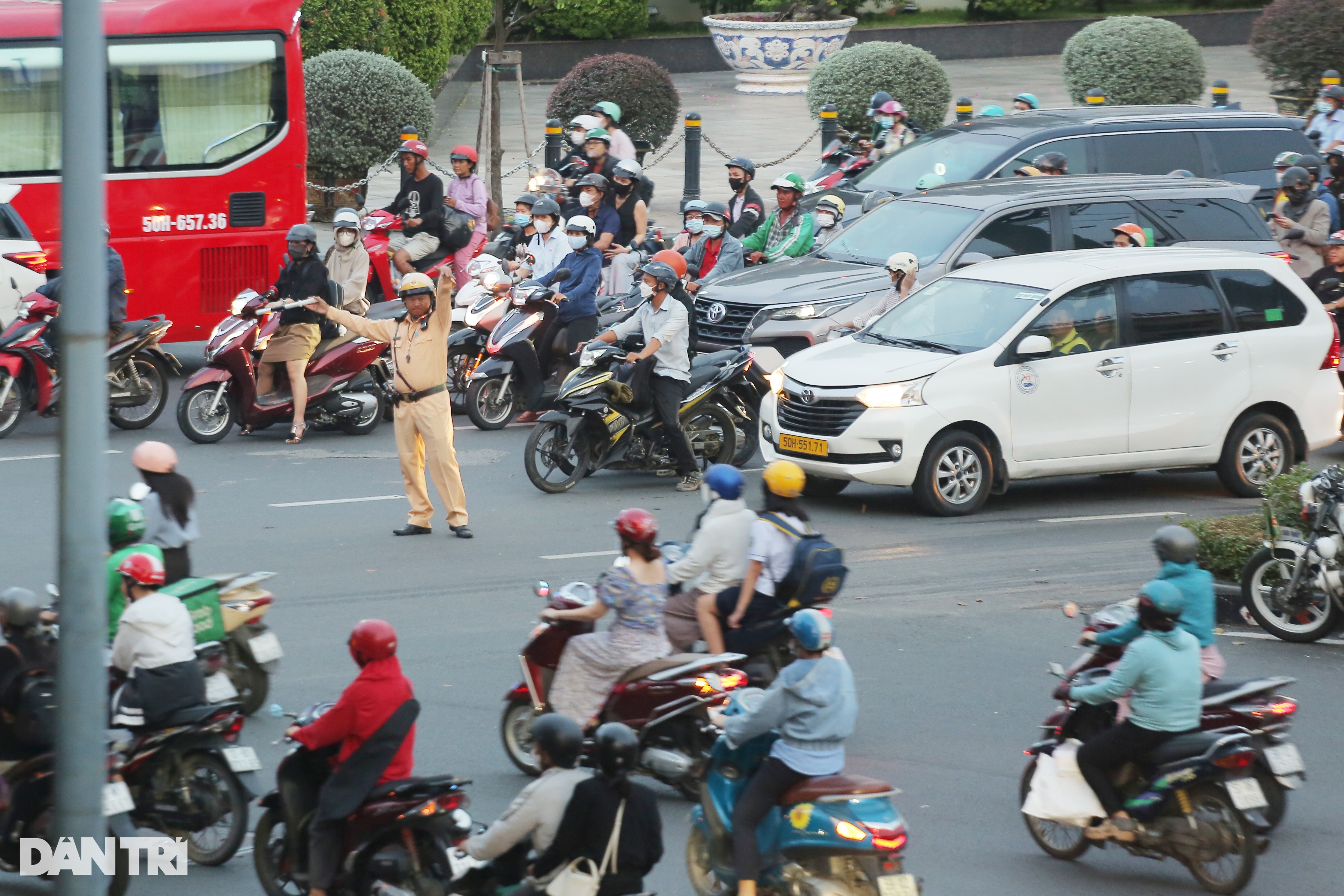 View - Ám ảnh kẹt xe không lối thoát ở cửa ngõ sân bay Tân Sơn Nhất | Báo Dân trí