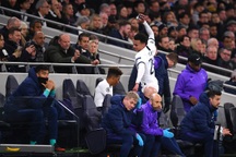 Ngôi sao Tottenham nổi điên, đập phá vì bị thay ra sân