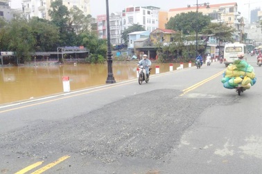 Đường Đập Đá đã được sửa chữa tạm thời cho người dân qua lại