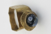 Dành 30 năm lặn sông, hai ông lão vớt được kho báu 5.000 cổ vật