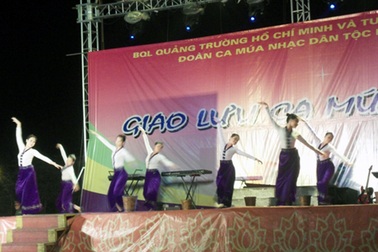 Chương trình nghệ thuật kỷ niệm 122 năm ngày sinh nhật Bác