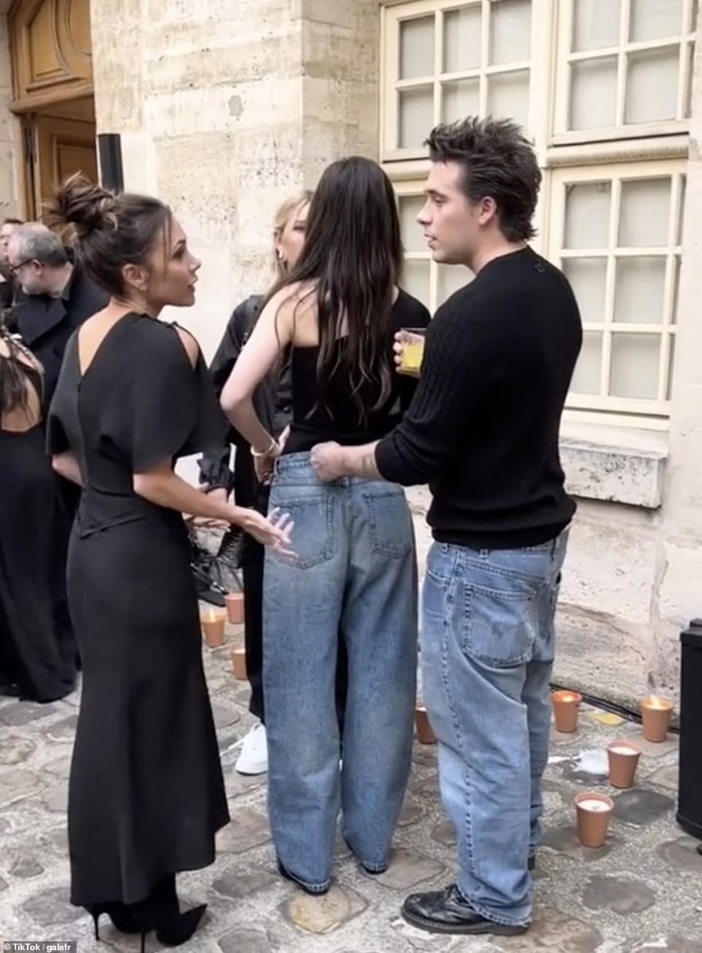 Lệnh ông không bằng cồng bà, phục tài nội tướng của Victoria Beckham - 2 Lệnh ông không bằng cồng bà, phục tài nội tướng của Victoria Beckham - 2