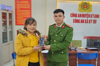 Lên mạng đăng tin chuyển nhầm tiền, người phụ nữ gặp ngay kẻ lừa đảo