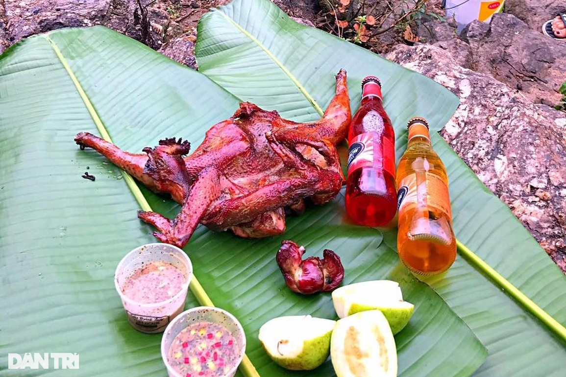 Chiêm ngưỡng dòng suối cá vàng độc đáo ở miền Tây xứ Nghệ - 12 Chiêm ngưỡng dòng suối cá vàng độc đáo ở miền Tây xứ Nghệ - 12