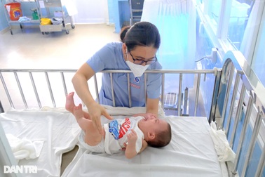 Bệnh viện "còng lưng" nuôi trẻ bị bỏ rơi, đau đáu mong cộng đồng giúp đỡ