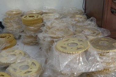 Triệt phá đường dây làm giả phụ tùng xe máy “khủng” tại TPHCM