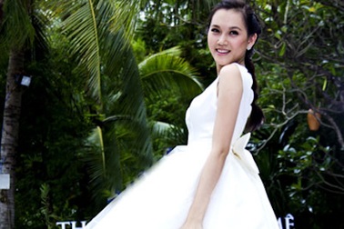 Siêu mẫu Ngọc Thạch lên xe hoa