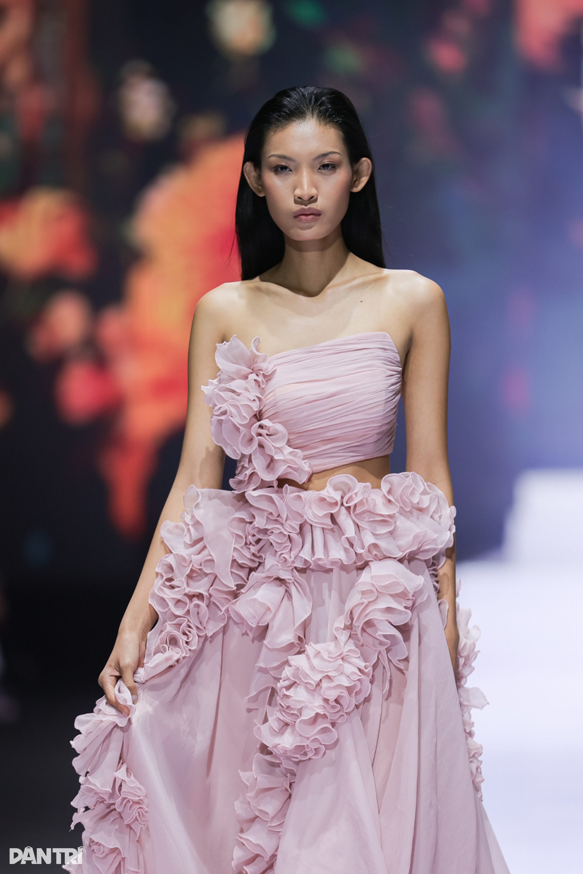 Mẫu Việt Huỳnh Tú Anh được các nhà mốt quốc tế săn đón sau show Chanel - 7 Mẫu Việt Huỳnh Tú Anh được các nhà mốt quốc tế săn đón sau show Chanel - 7