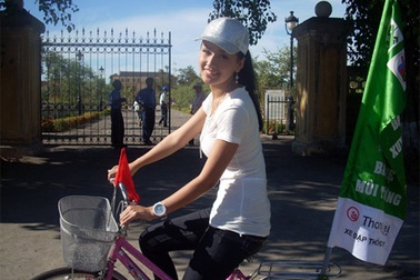 Mai Phương Thuý “quay đều” trên đất Huế