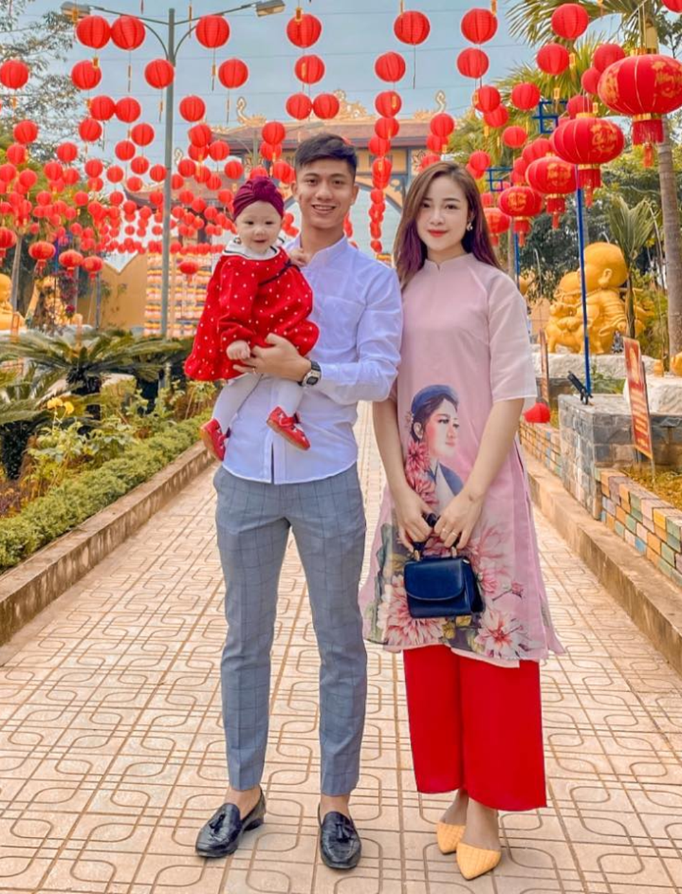 Quang Hải tặng mẹ ô tô, Tiến Linh gửi lời chúc ngọt ngào ngày 20/10 - 3 Quang Hải tặng mẹ ô tô, Tiến Linh gửi lời chúc ngọt ngào ngày 20/10 - 3