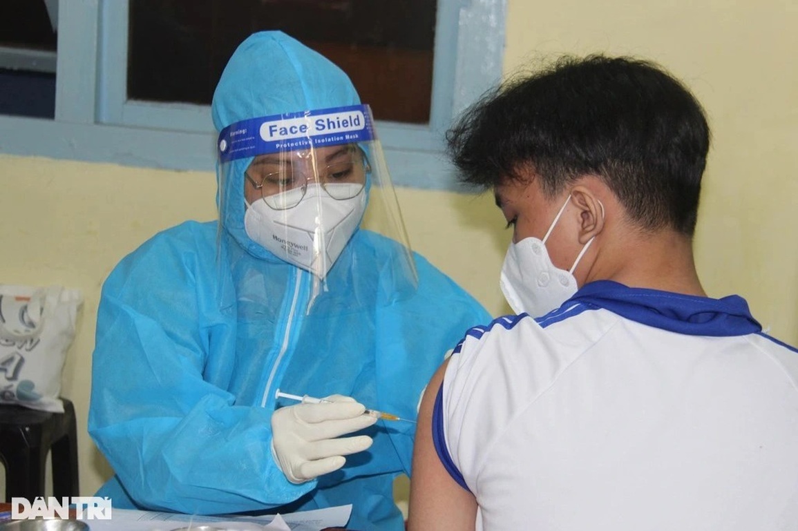 Sáng 3/1, hàng chục nghìn F0 cộng đồng, đẩy nhanh tiêm vaccine mũi 3 - 3 Sáng 3/1, hàng chục nghìn F0 cộng đồng, đẩy nhanh tiêm vaccine mũi 3 - 3