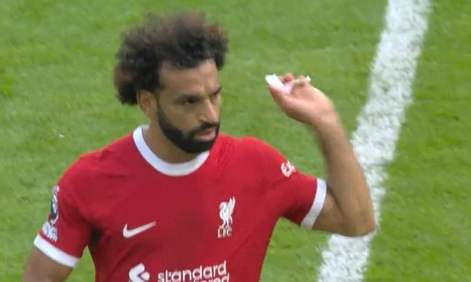 Mohamed Salah is angry, how does coach Jurgen Klopp react?  - first