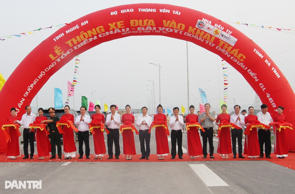 Thông xe cao tốc Diễn Châu - Bãi Vọt, từ Hà Nội vào Vinh còn hơn 3 tiếng - 1 Thông xe cao tốc Diễn Châu - Bãi Vọt, từ Hà Nội vào Vinh còn hơn 3 tiếng - 1