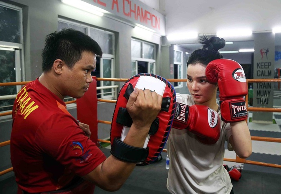 Nở rộ phong trào phụ nữ rủ nhau đấm đá xả stress, huấn luyện viên đắt sô - 1 Nở rộ phong trào phụ nữ rủ nhau đấm đá xả stress, huấn luyện viên đắt sô - 1