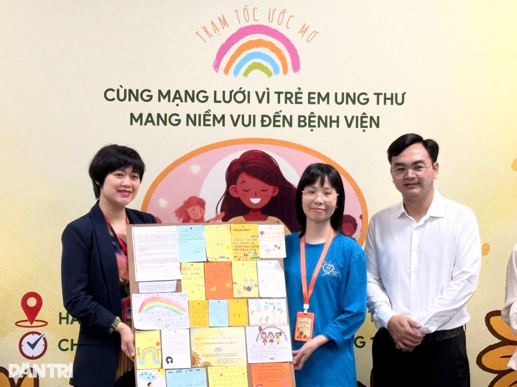 Hơn 600 bộ tóc được hiến tặng trong Ngày hội “Trạm tóc ước mơ” - 2 Hơn 600 bộ tóc được hiến tặng trong Ngày hội “Trạm tóc ước mơ” - 2