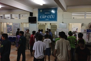 Hai nữ sinh bị nước cuốn trên đường về ký túc xá