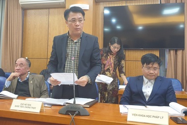 "Bỏ sổ hộ khẩu đang là vấn đề nóng"